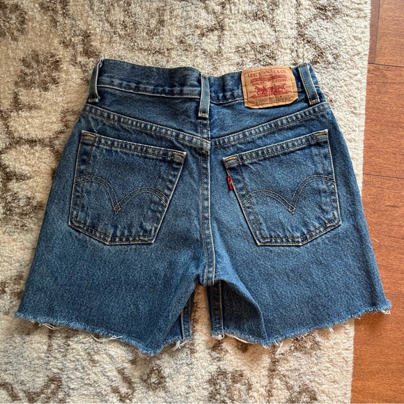 ☁️ SOLD ☁️ Levi’s 550 Denim Shorts - Picture 3 of 5